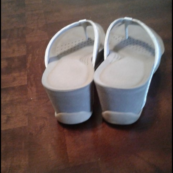 Shoes - Picture 4 of 5